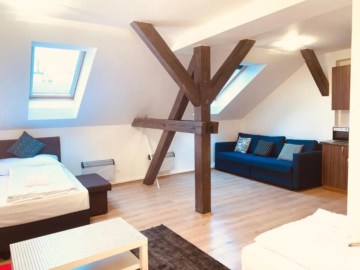 Blue Prague 7公寓式酒店