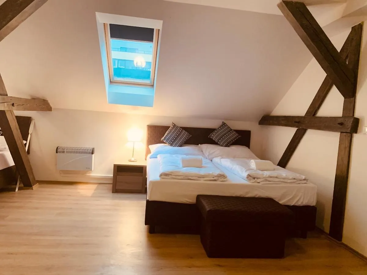 Blue Prague 7公寓式酒店
